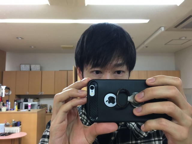 両方洗い流さないトリートメントを付けた髪の毛の写真