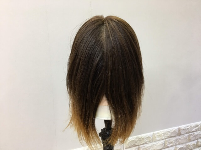 パンテーン 洗い流さないトリートメント インテンシブヴィタミルク を付けて乾かした髪の毛の写真