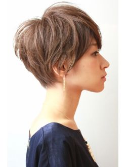 ベリーショート横顔の写真