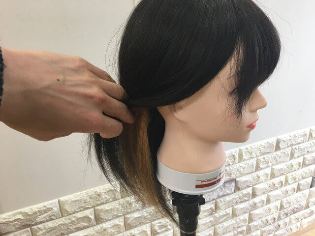 耳後ろインナーカラーの見え方の写真