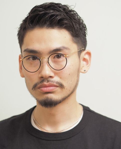ジェルでスタイリングしてある男の髪型