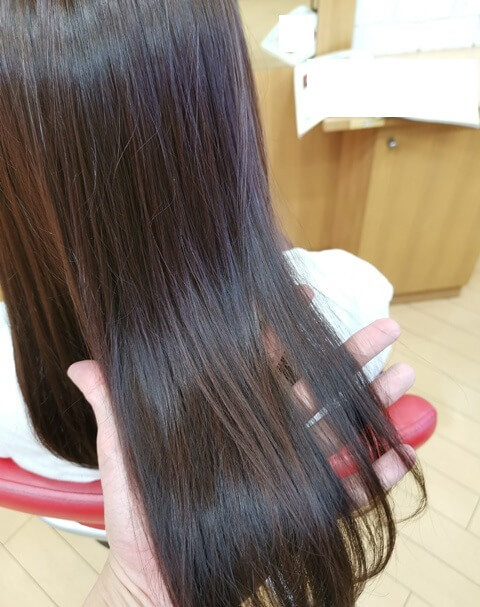 ラベンダーピンクで透明感の出た毛先の写真