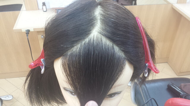 透け感前髪の分け方の写真