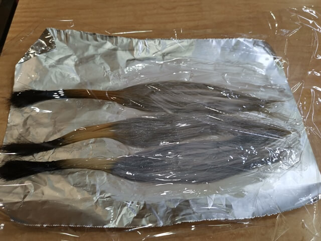 グレーで染めるブリーチ毛