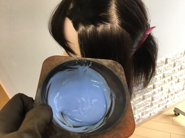 インナーカラーに使うブリーチの量の写真