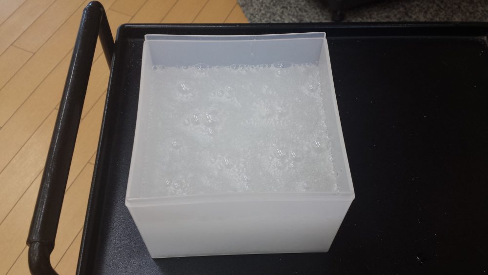 クエン酸と重曹を混ぜて泡立つ水