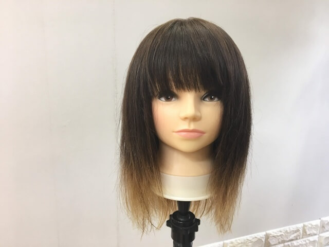 何もついていない髪の毛の写真