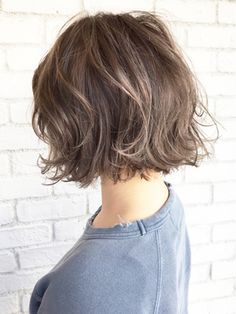 ショートボブ後ろ姿の写真