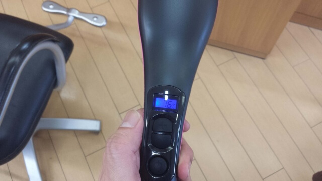ストレートアイロンブラシの温度設定部分の写真