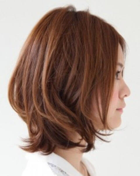 レイヤーの入ったボブヘアの写真