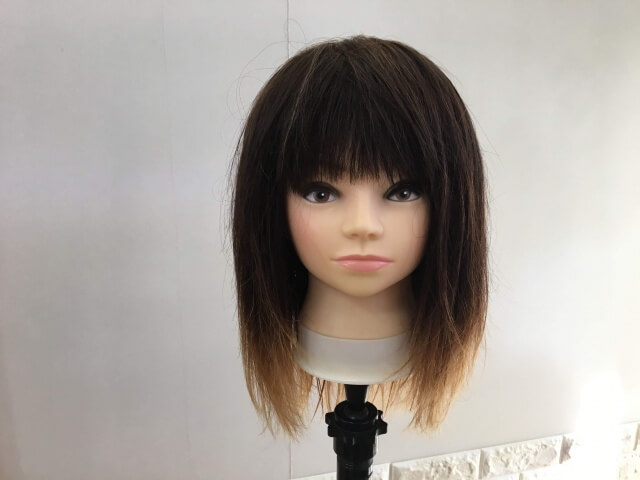 洗い流さないトリートメントを付ける前の髪の毛の写真