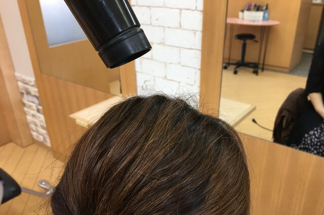ドライヤーとアホ毛の写真