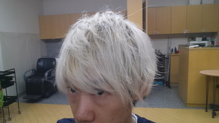 紫シャンプー紫トリートメントを使って13日目の写真　アップ横