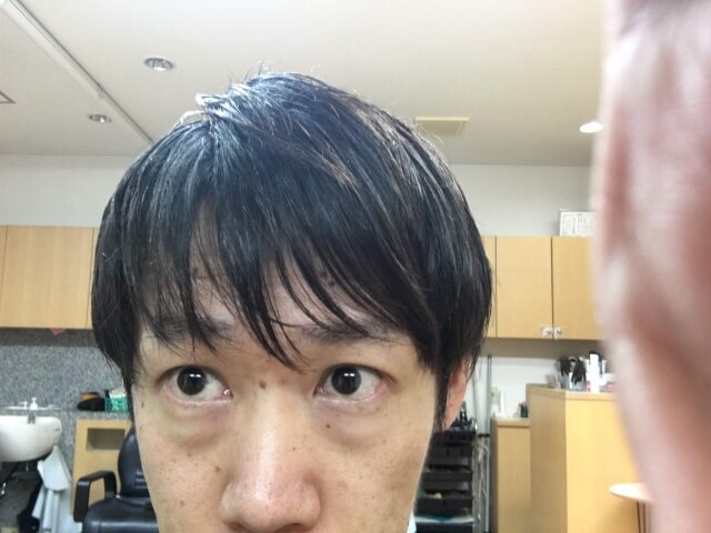 ニベアを付けすぎた髪の毛の写真アップ