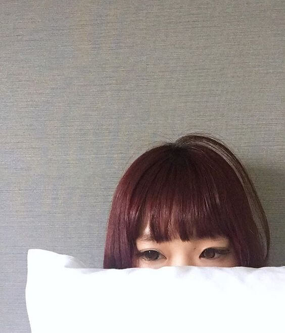 女性のアホ毛の写真