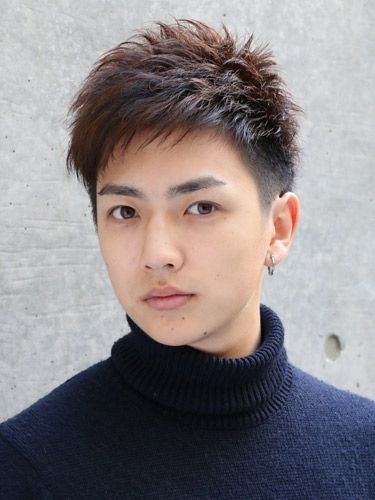 前髪短めツーブロック