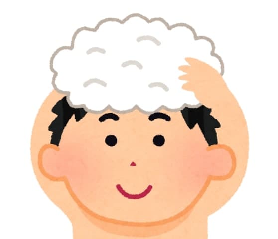 シャンプーしている人