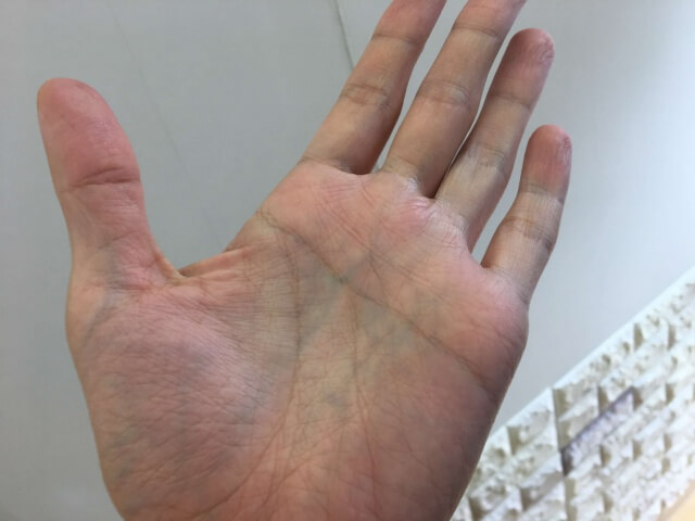 手がサラサラしている写真