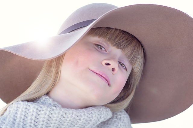 髪の毛の明るい女の子の写真
