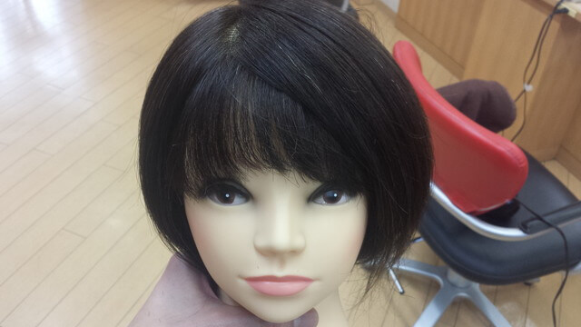 右分けの前髪の写真