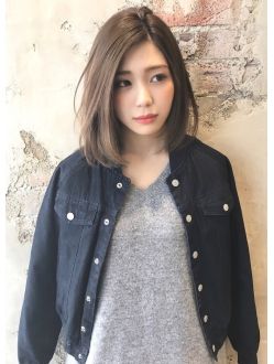 前髪の長いロブヘアの写真