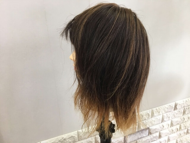 何も付けていない側の髪の毛の写真