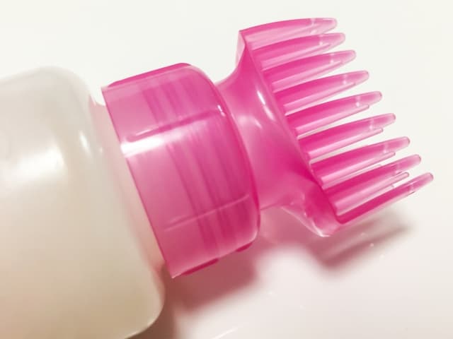 市販ヘアカラーのボトル