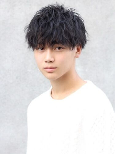 ツイストパーマの男性