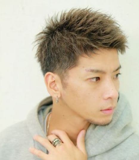 とても明るい髪の男性