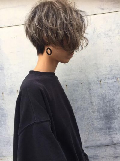 グレージュショートボブの写真