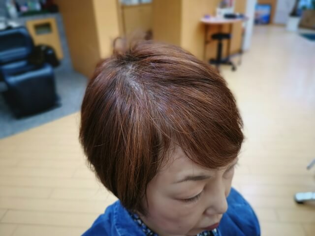 脱染した髪の毛斜め前