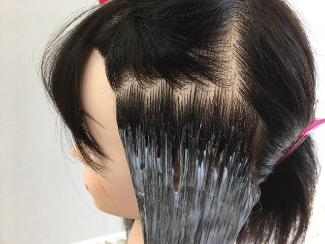 根元はぼかして塗っている写真