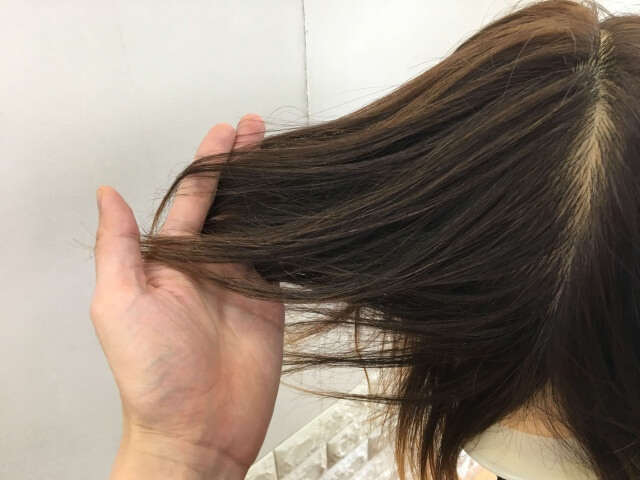 何も付けていない側の指通りの写真