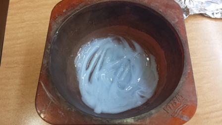 ブリーチ剤とクリア剤と2剤をまぜた写真