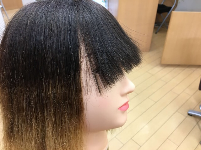真っ直ぐになっている前髪