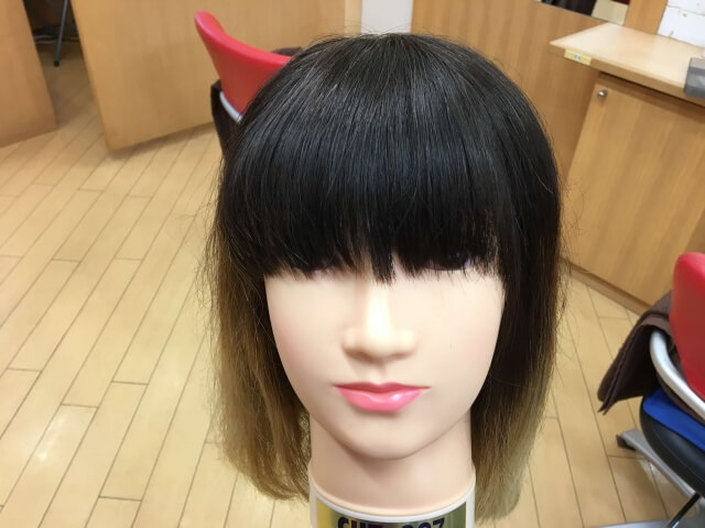 ホットカーラーで曲げた前髪の写真