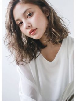 ロブヘアアレンジの写真