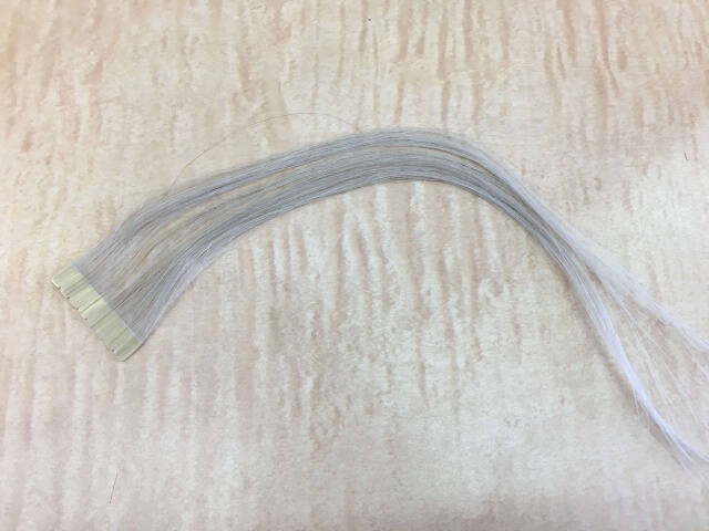 シールエクステの髪の毛の写真
