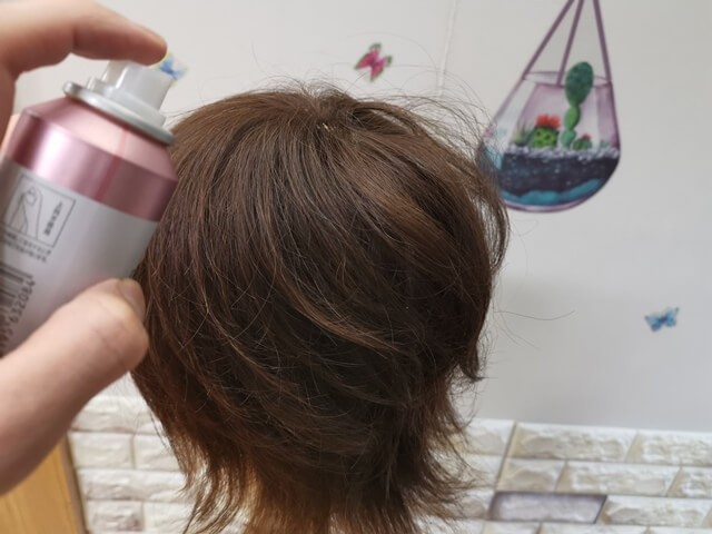 スプレーワックスを付けているところ
