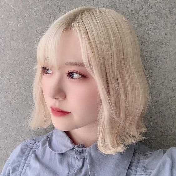 ホワイトブリーチ女性