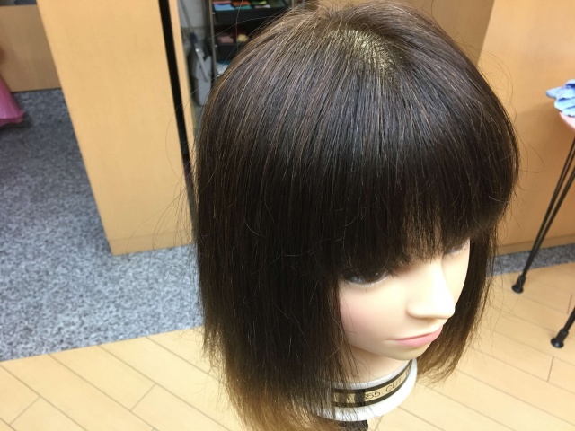 シールエクステを付ける前の髪の毛の写真