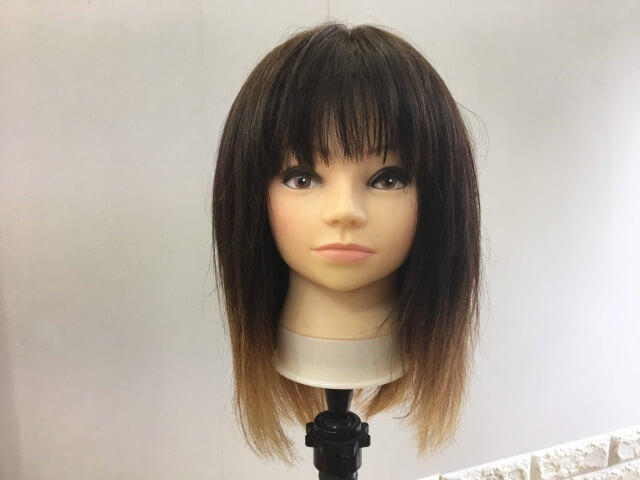 流さないトリートメントを付けた部分と付けない部分の比較写真