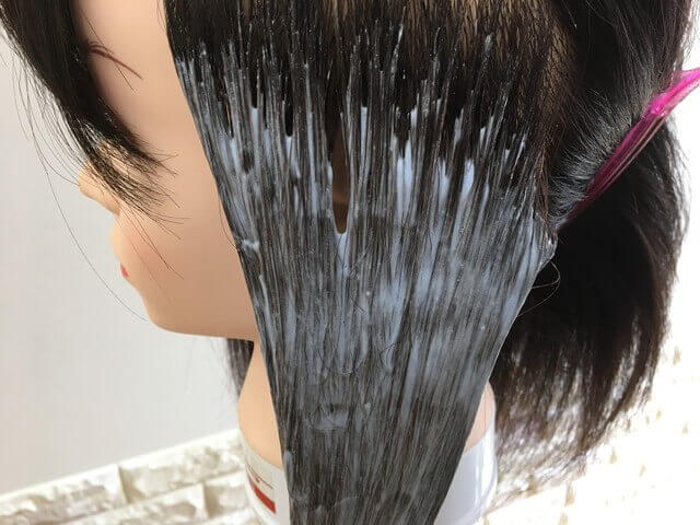 ブリーチの量は多めにしている写真