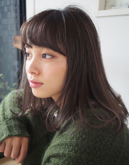 ブリーチなしラベージュカラーの女性3