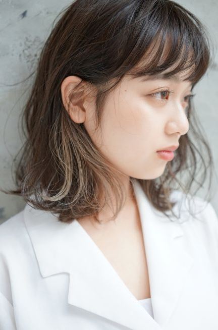 セミロングインナーカラー