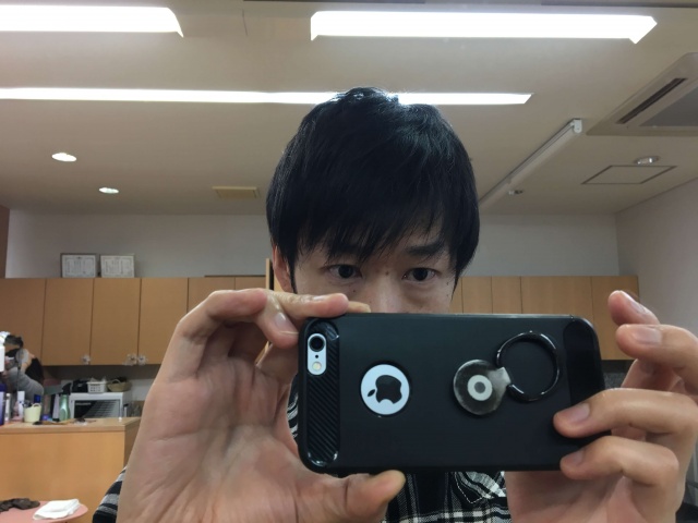 両方オーガニックワックスで張りを抑えた髪の毛の写真