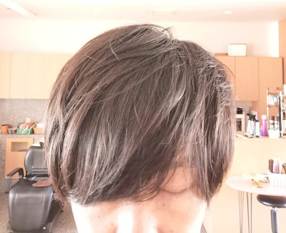 寝ぐせを取った髪