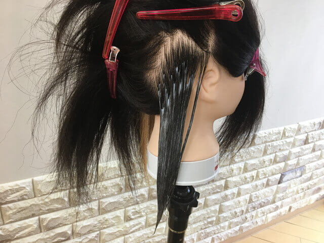 耳後ろインナーカラーブリーチ終了の写真