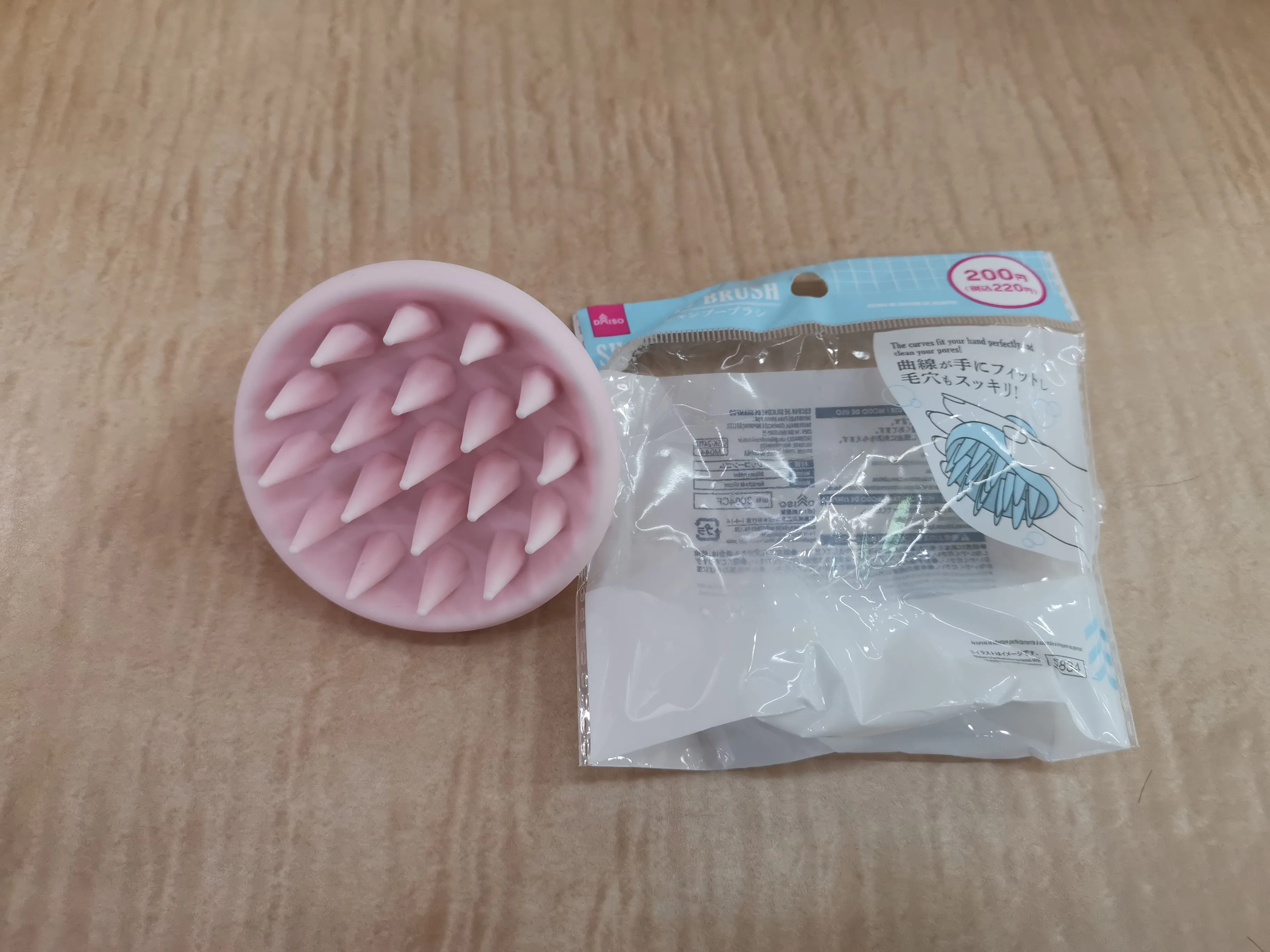 200円ダイソーシャンプーブラシ