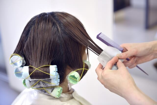 パーマをかけている女性の写真